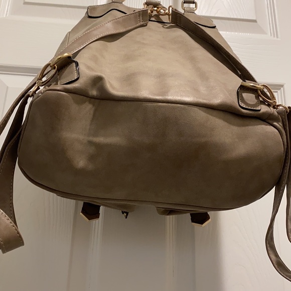 Aldo backpack with gold hardware - Picture 5 of 8